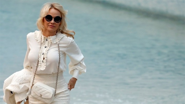 Η Πάμελα Άντερσον στο Μπρόντγουεϊ με το μιούζικαλ «Chicago»