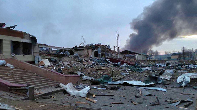 Πολύνεκρο χτύπημα με ρουκέτες στη Δυτική Ουκρανία