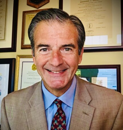 Κωνσταντίνος Στρατάκης, καθηγητής Ενδοκρινολογίας και Ιατρικής Γενετικής.