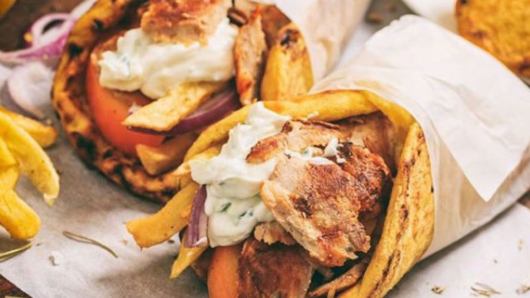 Απίστευτο: Το σουβλάκι στα 4 ευρώ!