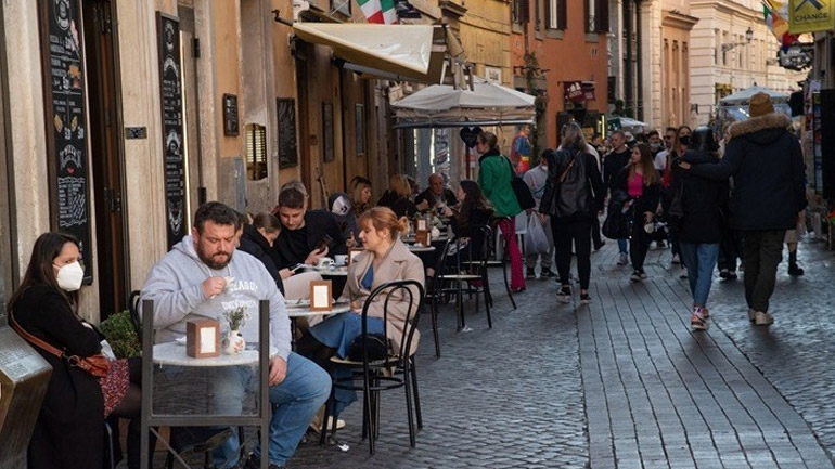 Ιταλία: Σχεδόν 49.000 νέα περιστατικά Covid-19