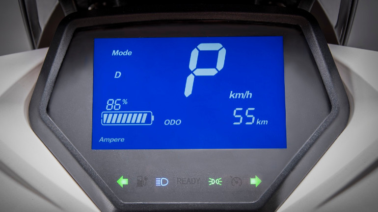 LCD ψηφιακή οθόνη και LED φωτιστικά σώματα.