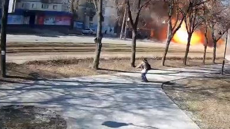 Βλήμα έπεσε στα περίχωρα του Κιέβου δίπλα σε πάρκο