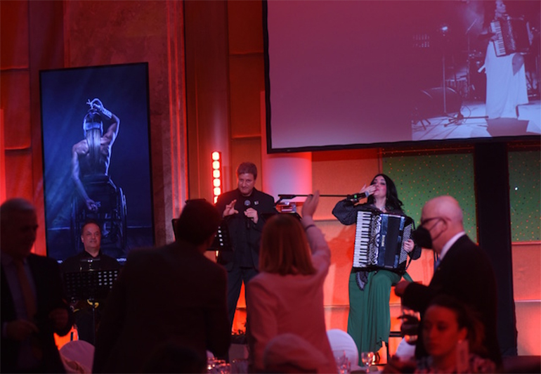 Νίκος Θεοδωράκης, Ζωή Τηγανούρια