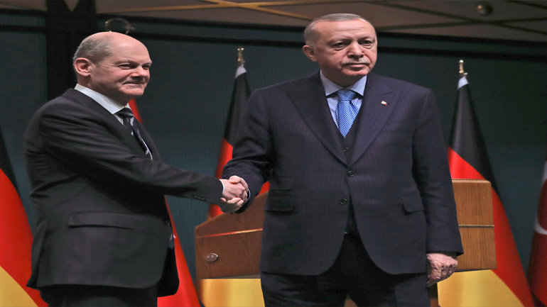 Ερντογάν – Σολτς: Ζητούν κατάπαυση του πυρός στην Ουκρανία