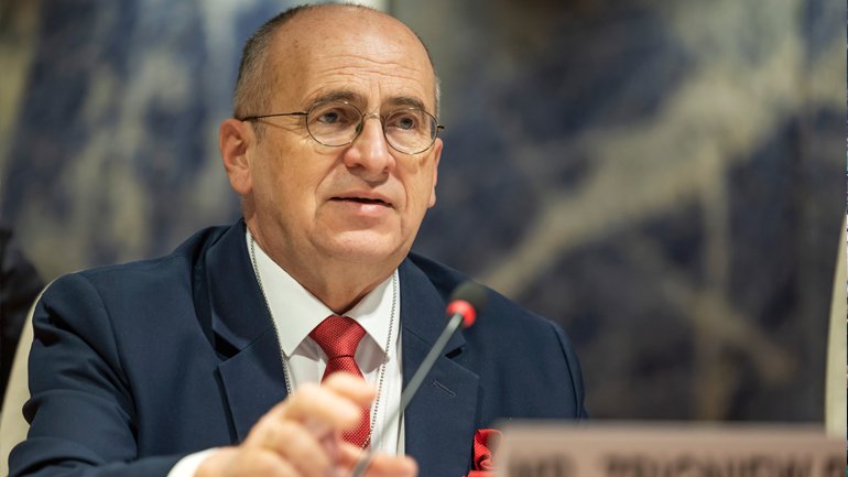 Ζμπίγκνιεφ Ράου: Η Ρωσία επιτέθηκε σε πολιτικές υποδομές επειδή απέτυχε η στρατηγική της στην Ουκρανία