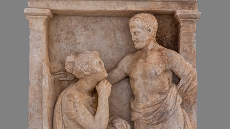 «Δορκάς» – Μια επιτύμβια στήλη δίνει το έναυσμα για μια σειρά δράσεων του Αρχαιολογικού Μουσείου Πειραιά