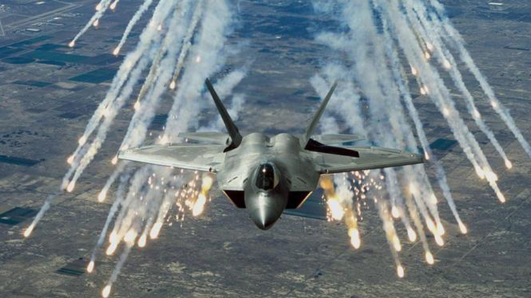 Ο κόσμος αφοπλίζεται, η Ευρώπη εξοπλίζεται