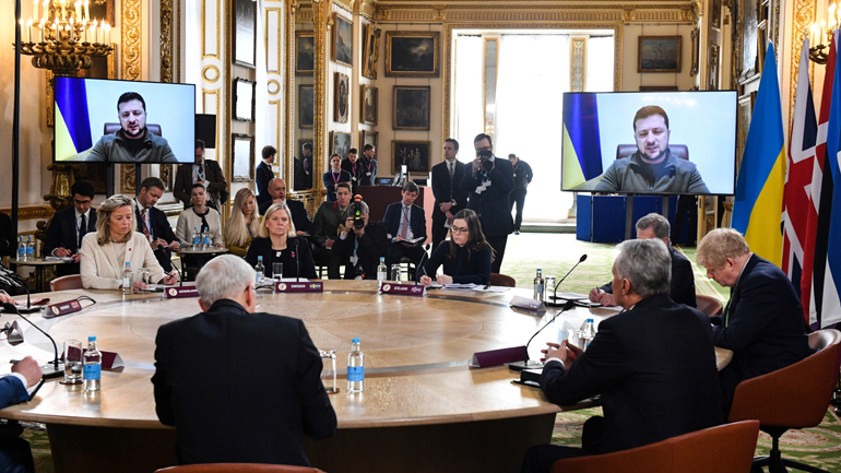 Ζελένσκι: Βοηθήστε τον εαυτό σας βοηθώντας εμάς