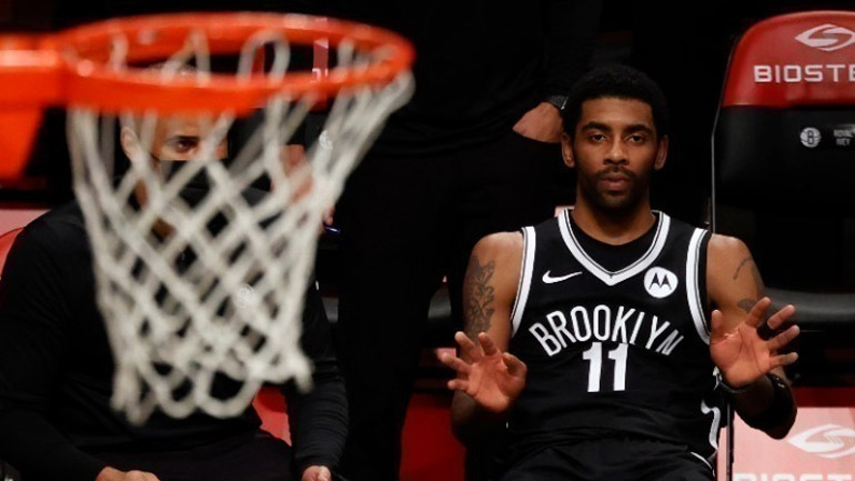 ΝΒΑ: Πρόστιμο στους Νετς επειδή επέτρεψαν στον ανεμβολίαστο Ίρβινγκ να εισέλθει στα αποδυτήρια