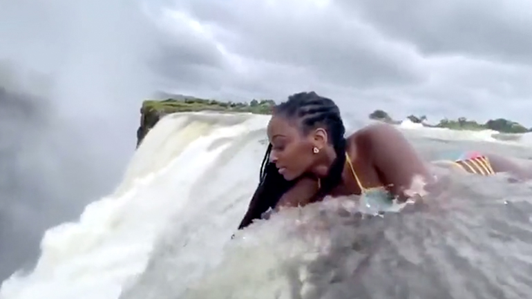 Κολυμπώντας στην πισίνα του διαβόλου