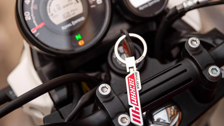 Πλούσια είναι και η γκάμα αξεσουάρ που συνοδεύουν το Scram 411.