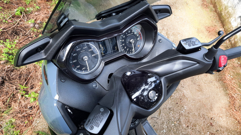 Μίξη αναλογικών και ψηφιακών οργάνων με πλούσιες πληροφορίες.