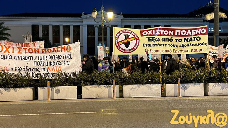 Αντιπολεμική πορεία στα Προπύλαια