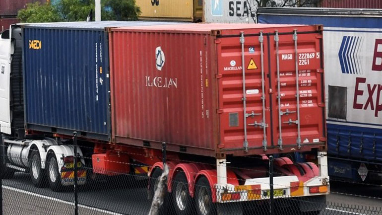 Γαλλία: Νταλίκες περιμένουν επί μέρες να τους δοθεί η άδεια για να αναχωρήσουν για τη Ρωσία