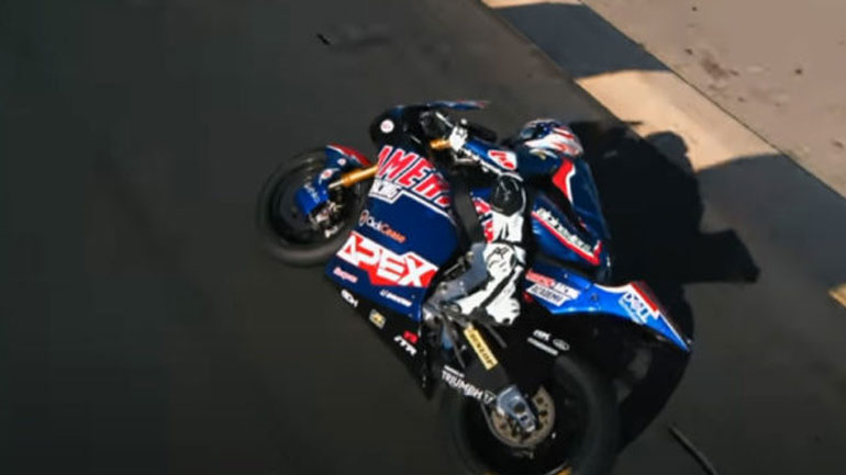 Δεν έχεις ξαναδεί αγώνα με μηχανές έτσι ποτέ!