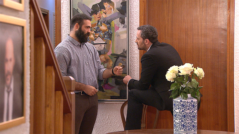 «Η τούρτα της μαμάς»: Οι γονείς της Τζένης καταφθάνουν από τη Φρανκφούρτη και προκαλούν ταραχή στα Πετράλωνα!