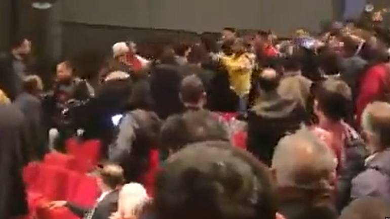 Άγριο ξύλο σε εκδήλωση της πρεσβείας του Μπαγκλαντές στην Αθήνα