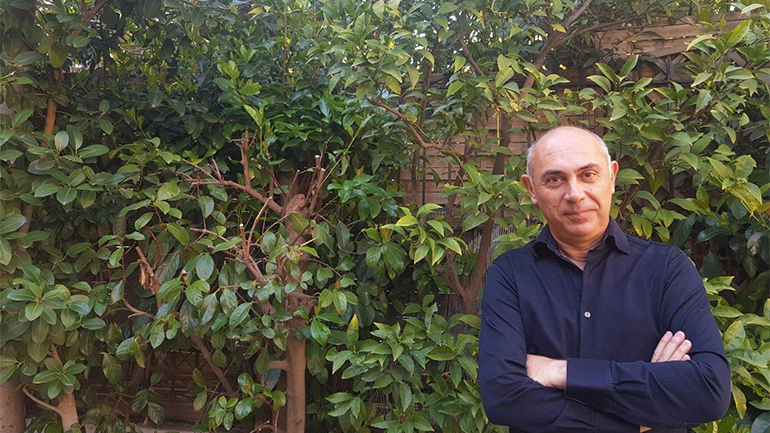 «Αλμυρό μετάξι»: Tο ιστορικό μυθιστόρημα του Πέτρου Πουρλιάκα