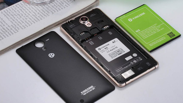 Αποσπώμενες μπαταρίες πάλι στα smartphones ζητά η ΕΕ