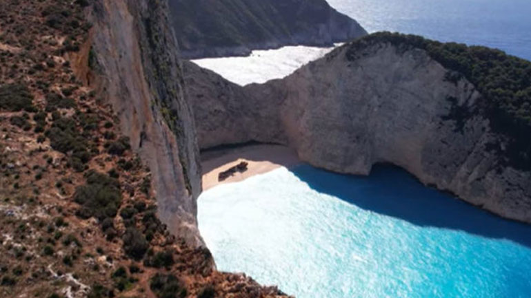 Αυτός είναι ο λόγος που το Ναυάγιο της Ζακύνθου είναι τόσο γνωστό – Η απαράμιλλη ομορφιά από ψηλά