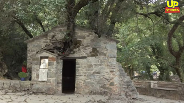 Αγία Θεοδώρα Βάστα Αρκαδίας: Το εκκλησάκι θαύμα που αψηφά τους νόμους της φυσικής