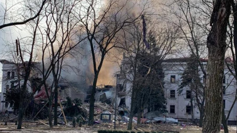 Μαριούπολη: Το «κατηγορώ» για τον βομβαρδισμό του θεάτρου όπου είχαν καταφύγει πάνω από 1.000 άμαχοι