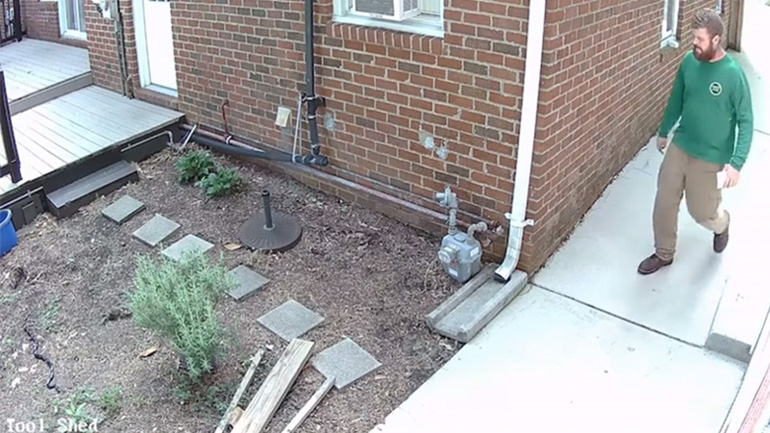 Απροειδοποίητη επίσκεψη