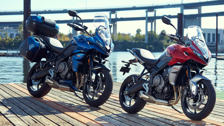 Είτε με τουριστικό εξοπλισμό, είτε στη σπορ της εκδοχή η μοτοσικλέτα... ροκάρει!