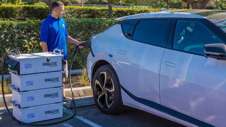 Δηλώνεις ώρα και μέρος και έρχονται να φορτίσουν το ηλεκτρικό αυτοκίνητό σου