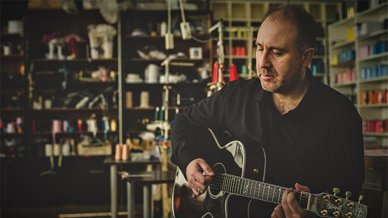 «Ρετάλι»: Ένα ζεϊμπέκικο από τον Δημήτρη Αθανασίου Τσιβούλα