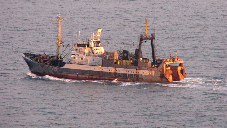 Τρία πλοία υπό Παναμαϊκή σημαία χτυπήθηκαν στη Μαύρη Θάλασσα, το ένα βυθίστηκε