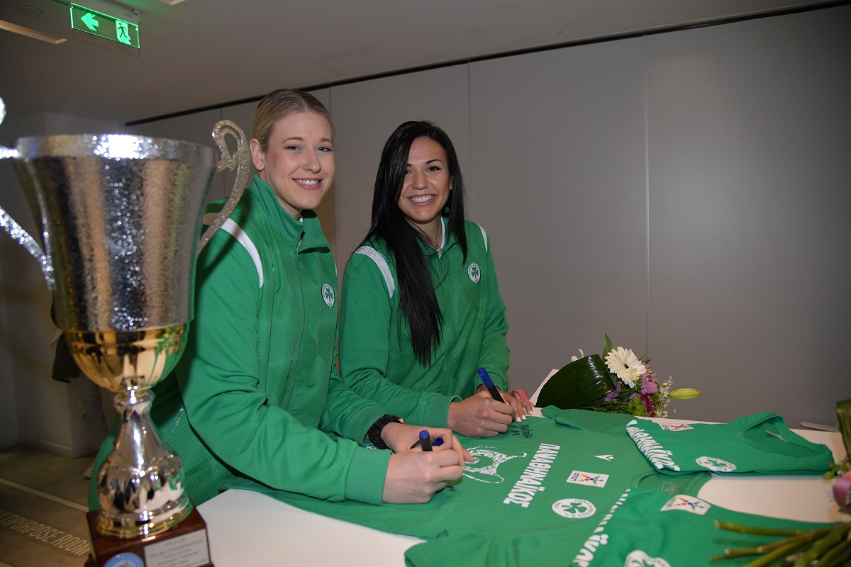 Τζένιφερ Κρος και Εύα Χαντάβα