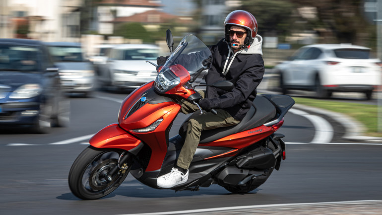 Ένα GT scooter με πολλές δυνατότητες σε όλα τα επίπεδα.