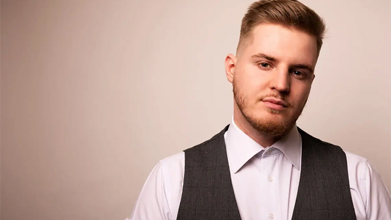 Γιάννης Καρατζάς: Η φωνή που ξεχώρισε στο The Voice στην πιο ερωτική μπαλάντα!