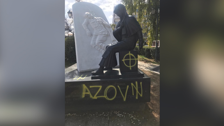 Η πρεσβεία της Ρωσίας στην Αθήνα καταγγέλλει Ουκρανούς ακροδεξιούς για βανδαλισμούς ελληνικών μνημείων