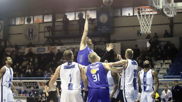 Πέρασε από το Ιβανώφειο η Λάρισα, 90-85 τον Ηρακλή