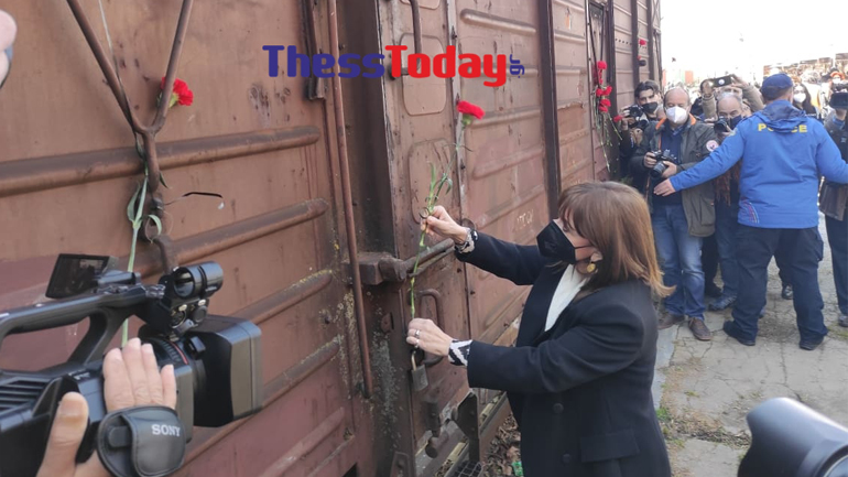 Δάκρυσε η ΠτΔ στην ομιλία της για τον εκτοπισμό των Εβραίων της Θεσσαλονίκης