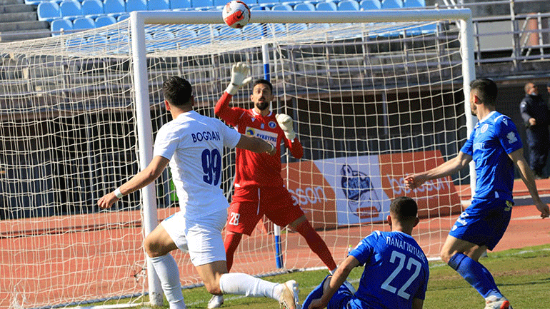 Super League 2: «Τρίποντο» για τη Νίκη Βόλου, 2-0 στην Καβάλα