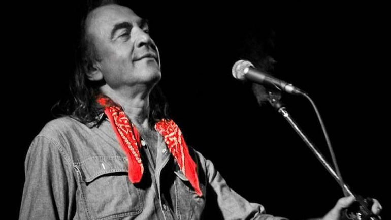 Νίκος Παπάζογλου, ένας από τους πιο σημαντικούς και επιδραστικούς Έλληνες τραγουδοποιούς