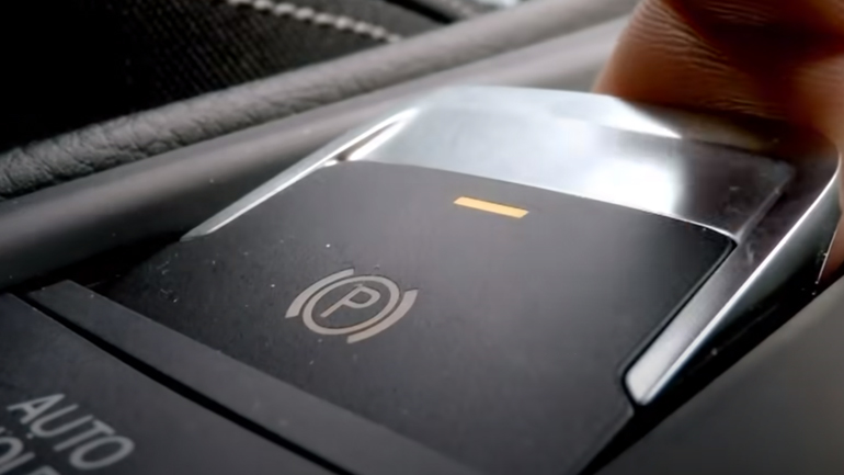 Τί θα συμβεί εάν τραβήξουμε το ηλεκτρονικό χειρόφρενο με 190χλμ/ώρα;