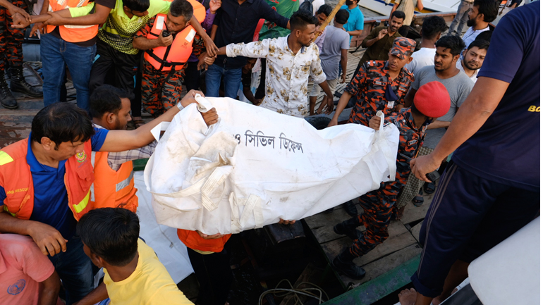 Μπανγκλαντές: Πέντε νεκροί, δεκάδες οι αγνοούμενοι σε σύγκρουση πλοίων