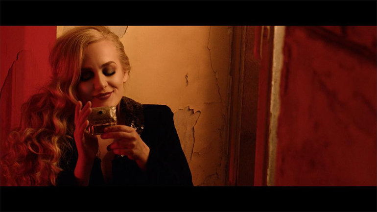 Lia Hide: Πρόσκληση …. σε Dinner!