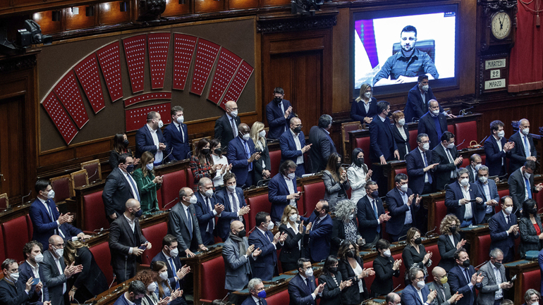 Ζελένσκι σε ιταλική Βουλή: Οι Ρώσοι βιάζουν, σκοτώνουν, βασανίζουν όπως οι Ναζί στο Β’ Παγκόσμιο Πόλεμο
