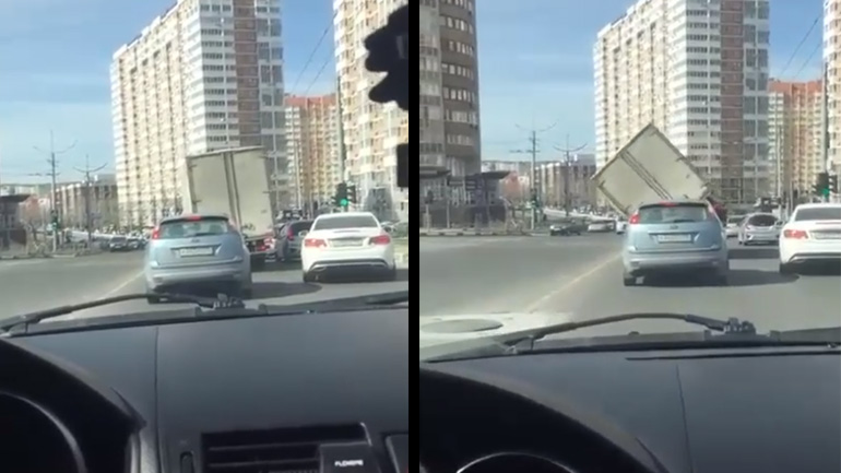 Iσχυρός άνεμος ανατρέπει φορτηγό