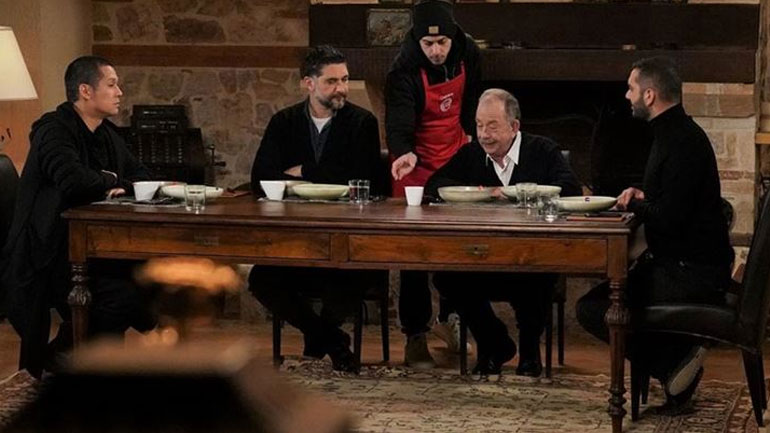 Η ανάρτηση του Ηλία Μαμαλάκη για το MasterChef – Αδειάζει παίκτες, κριτές και σχολές μαγειρικής
