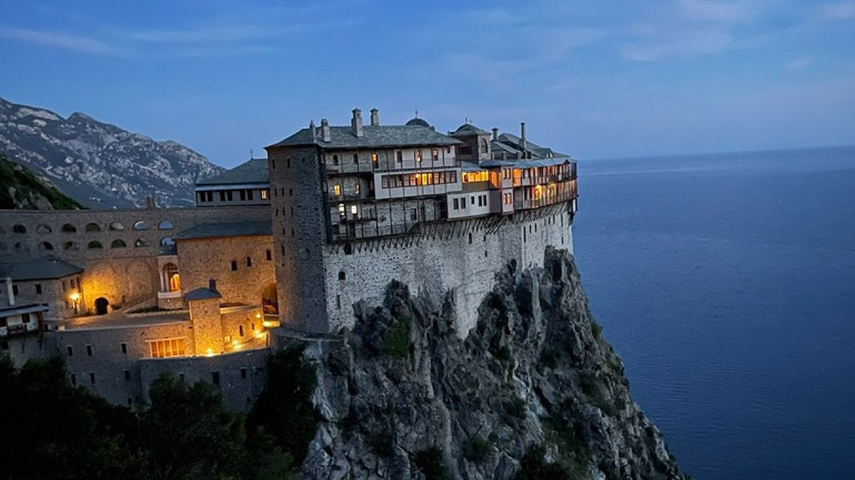 Τραγωδία στο Άγιο Όρος: Νεκρός αστυνομικός που αυτοπυροβολήθηκε με το υπηρεσιακό του όπλο