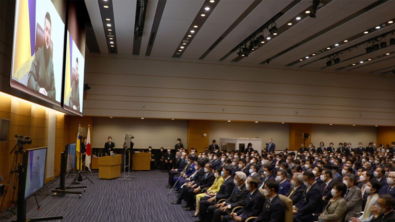 Ζελένσκι: Kαλεί την Ιαπωνία να αυξήσει την πίεση των κυρώσεων στη Ρωσία