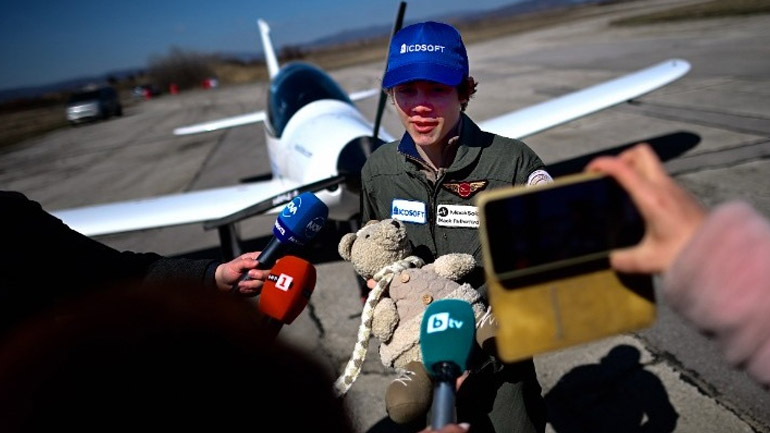 16χρονος πιλότος ξεκίνησε από τη Σόφια για να κάνει τον γύρο του κόσμου με ένα μικρό αεροπλάνο