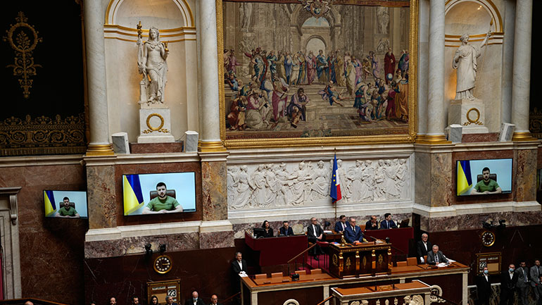 Ο Ζελένσκι ζήτησε ενίσχυση από τους Γάλλους βουλευτές και γερουσιαστές